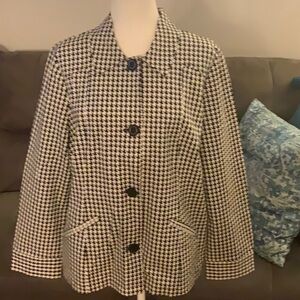 Chico's Classic Black and White Houndstooth Trench Coat